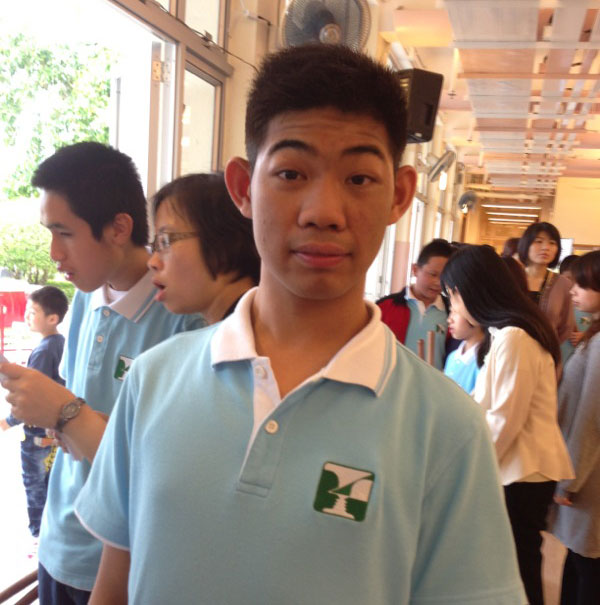 An 18 year old Jeremy Lin, smiling for the camera.