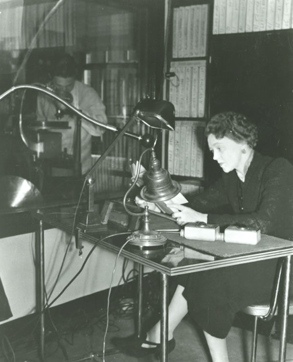  Eva LeGallienne recording Oscar Wilde's Birthday of the Infanta 