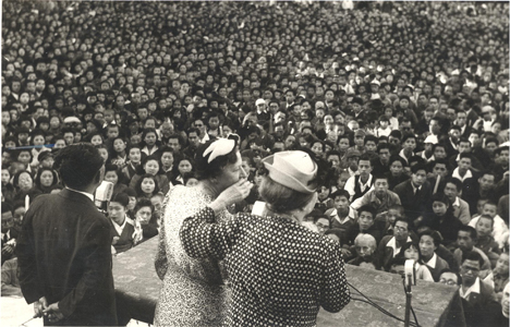 Helen Keller with Polly Thomson in Fukuoka, Japan, 1948