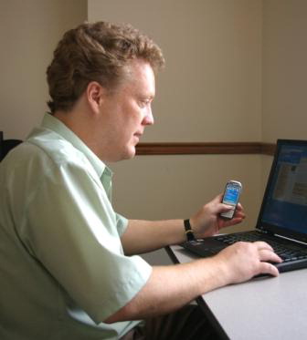 The author using the AT&T 2125 while reading its manual on a PC.